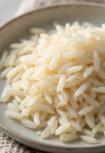 Arroz basmati recém-cozido, leve e com grãos soltos