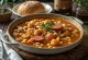 Fabada com fabes de la Granja, sopa rica de feijão com chouriço e presunto serrano