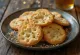 Pão estaladiço sueco knäckebröd acabado de fazer