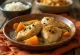 Escabeche de frango, coxas de frango com molho azedo e legumes frescos