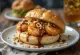 Gua bao aberto com camarões fritos coentros e amendoim