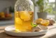 Kombucha probiótica de gengibre bebida refrescante em garrafas