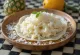 Beiju com coco ralado, tapioca branca com recheio de coco servida