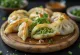 Gyoza com legumes, recheado com legumes frescos, em massa crocante.