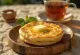 Crumpet com manteiga, bolos dourados e macios
