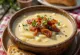 Sopa creme de batata cremosa servida