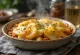 Batatas gratinadas com carne picada servidas