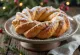 Kringle com recheio de amêndoa, polvilhado com açúcar e canela