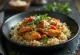 Ají de gallina frango com guarnição de quinoa, servido com coentro