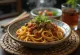 Lagman servido, com massa esticada à mão e ragu de vaca