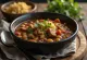 Pozole con chile pasilla servido com lima, coentros e cebolinho fresco